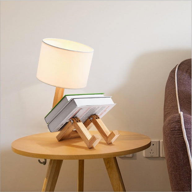 LED-Holzroboter-Tischlampe – Mighty Lamps